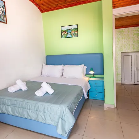 Melissa Gold Coast 2*