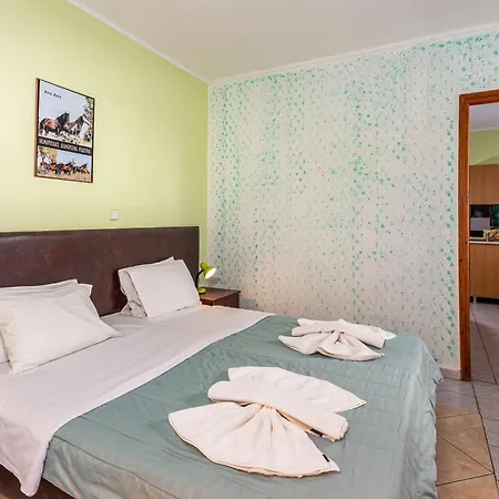 Melissa Gold Coast 2*